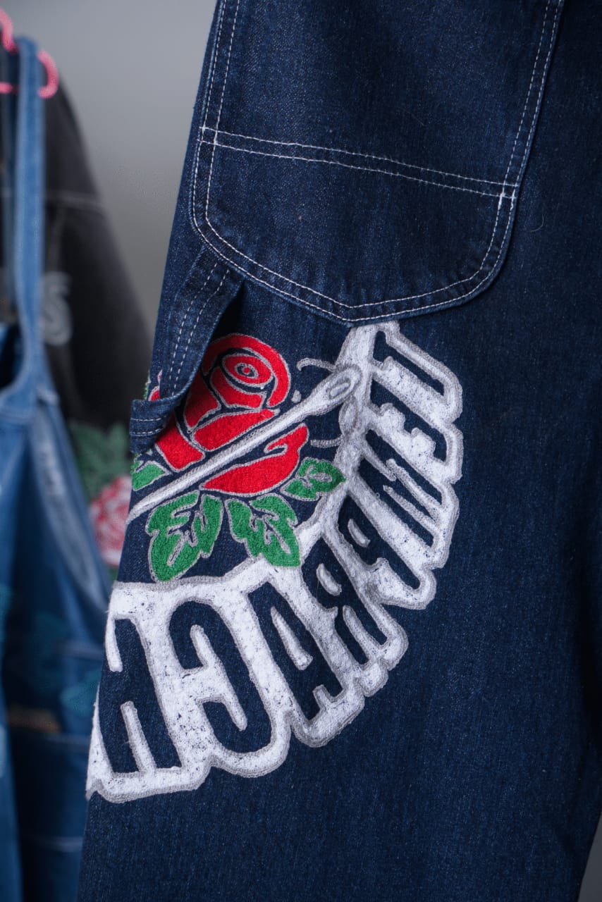 Lee Custom Series close-up embroidered denim logo detail